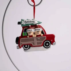 Woody Wagon Couple